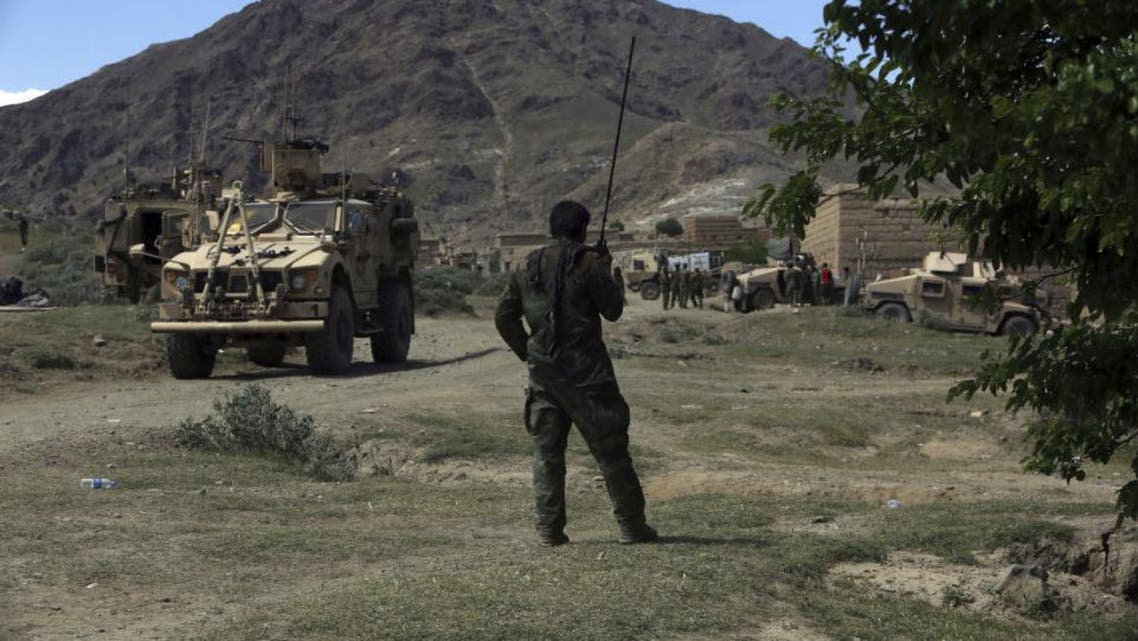 منابع امنیتی افغانستان از کشته و زخمی شدن 21 تن از افارد گروه طالبان در ولایت کندز خبر دادند. براساس خبرنامه «قول اردوی عملیات خاص افغانستان»، در عملیات نیروهای کماندو افغان، 18 تن از افراد طالبان به شمول یک فرمانده این گروه در ولسوالی «چهاردرهی» ولایت کندز کشته شدند و سه تن دیگر آنان زخم برداشتند. براساس این خبرنامه، در جریان این عملیات، مقداری سلاح و مهمات گروههای مخالف دولت افغانستان نیز از بین برده شده است. پس از حدود 15 روز آتشبس حکومت افغانستان با گروه طالبان، محمد اشرف غنی رییس جمهوری این کشور روز 30 ژوئن در یک نشستی خبری رسماً اعلام کرد که مدت آتشبس با طالبان پایان یافته و سربازان این کشور میتوانند عملیاتشان را علیه طالبان آغاز کنند. حکومت افغانستان پس از سه روز عید، آتشبس یک جانبه با گروه طالبان را برای ده روز تمدید کرد و نقش نیروهای امنیتی افغان به حالت دفاعی در آمد. اما گروه طالبان اعلام کردند، دیگر با حکومت افغانستان آتشبس نخواهند کرد و حملاتشلان بر نیروهای امنیتی افغان را از سرگرفتند. قابل ذکر است که از زمان آغاز عملیات نظامی دوباره نیروهای امنیتی و دفاعی افغانستان علیه طالبان تاکنون، این گروه تلفات سنگینی را متقبل شدهاند.