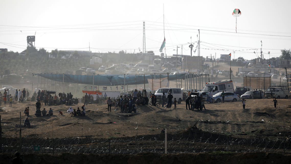 Palestinians protest on the Gaza side of the border between Israel and Gaza June 8, 2018. REUTERS/Amir Cohen