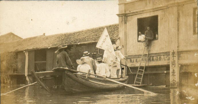 صورة لبعض عمليات الإنقاذ خلال فيضان سنة 1931 بالصين