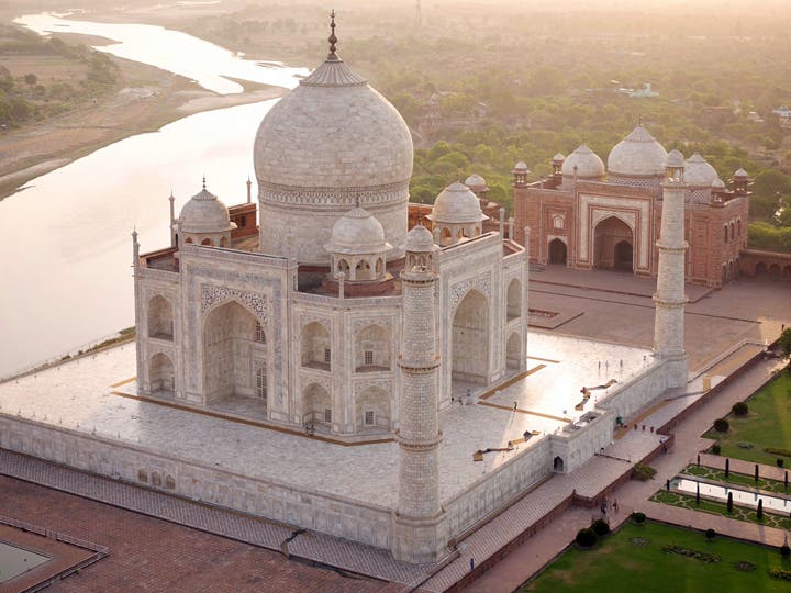 Indian govt wakes up after court rap as pollutants deface Taj Mahal | Al Arabiya English