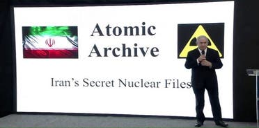 نتانياهو در حال تشریح چگونگی سرقت اسناد هسته‌ای ایران 