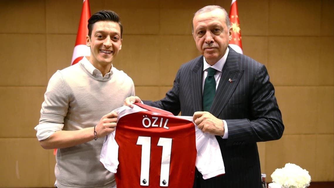 ارودوغان باعث کنارهگیری اوزیل از تیم ملی فوتبال آلمان شد
