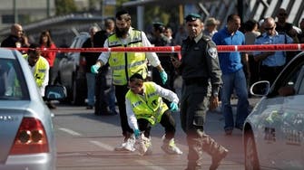 طعن إسرائيلييْن في محطة حافلات بالقدس.. وإصابة المهاجم