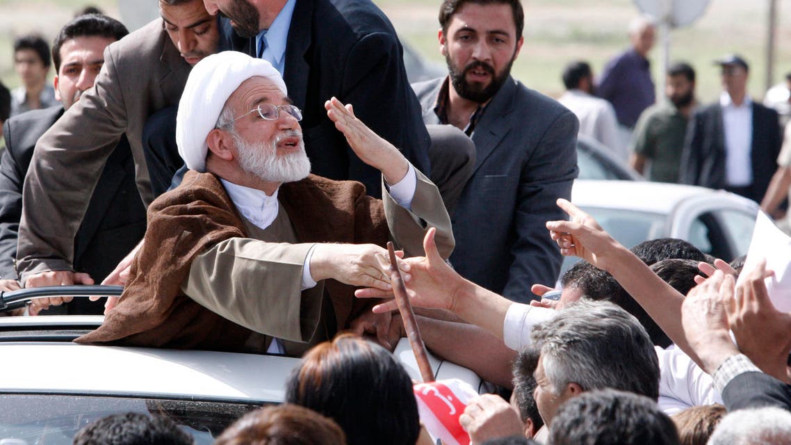 Reformist Iranian presidential candidate, Mahdi Karroubi, sends a flying kiss to his well wishers, as he arrives at his home town of Aligoudarz, during his campaign tour in 2009. (AP)