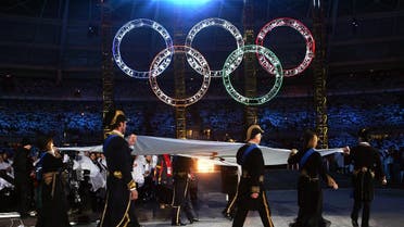 The Olympic flag is carried away by the Olympic rings during the closing ceremony of the 2006 Winter Olympics in Turin, 26 February 2006. (AFP)