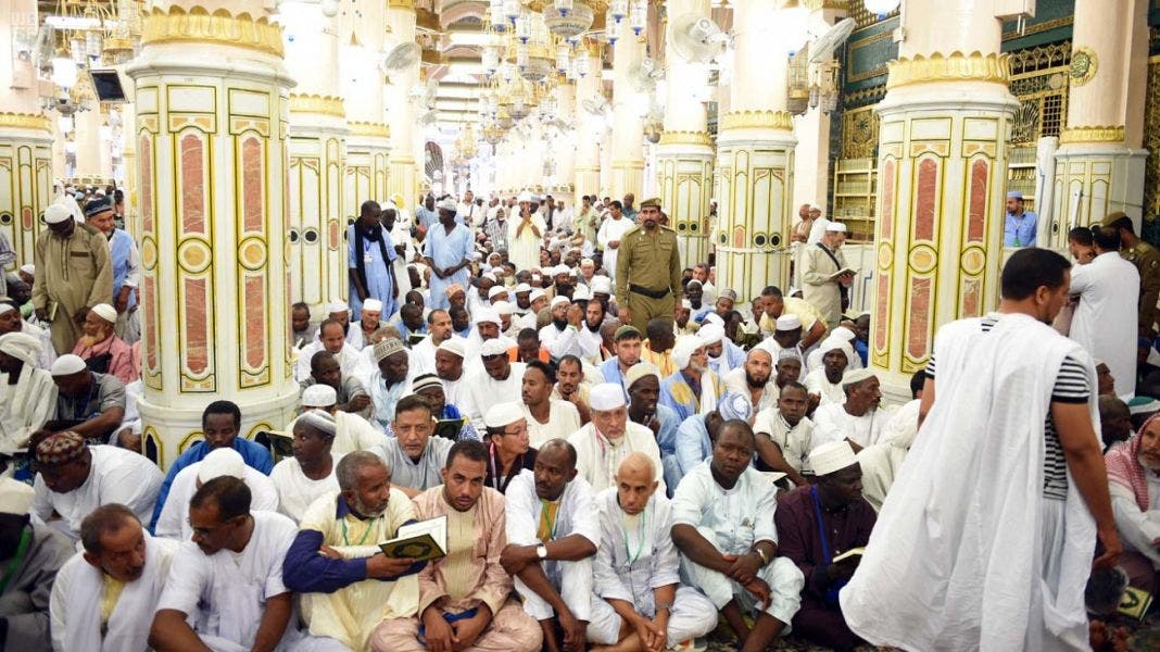 مشاهد إيمانية مؤثرة في حضرة النبي بمسجده منتديات درر العراق