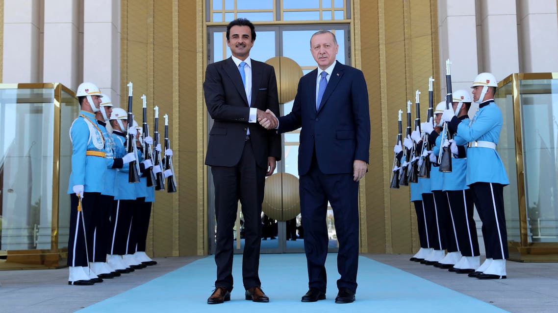 Turkey's President Recep Tayyip Erdogan, right, and Qatar's Emir Sheikh Tamim bin Hamad Al Thani shake hands before their talks in Ankara, Turkey, Wednesday, Aug. 15, 2018. (AP)