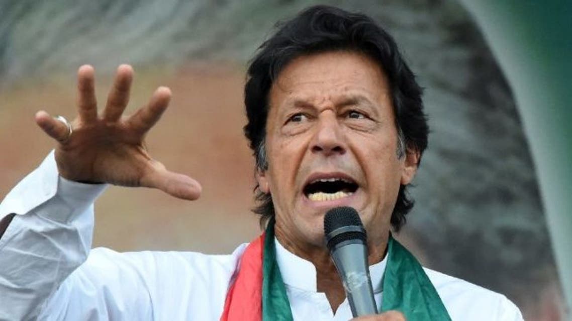 بطل الكريكت العالمي السابق الباكستاني عمران خان