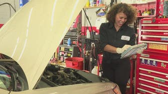 VIDEO: In US garages, women using their own elbow grease