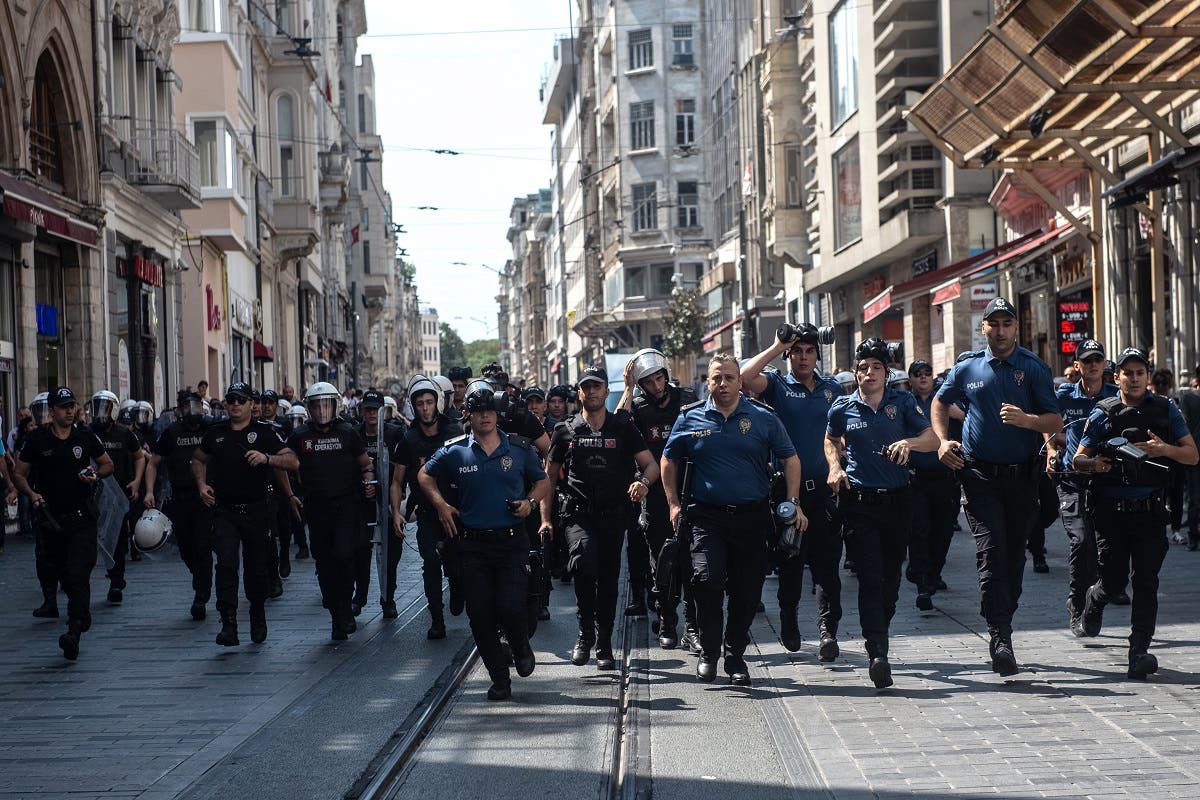 Turkey riot police Mothers protest 1 (AFP)