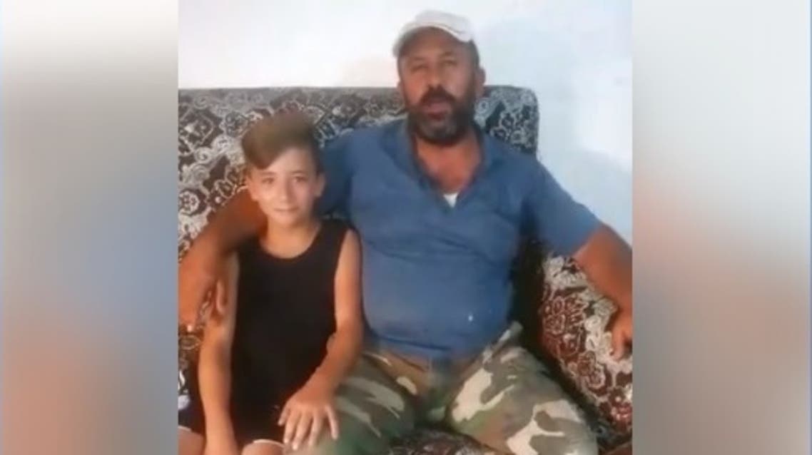 الوالد وابنه في الفيديو الذي أثار غضباً واسعاً