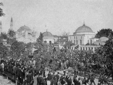 صورة لإحدى المظاهرات المعارضة للسلطان العثماني عبد الحميد الثاني سنة 1908