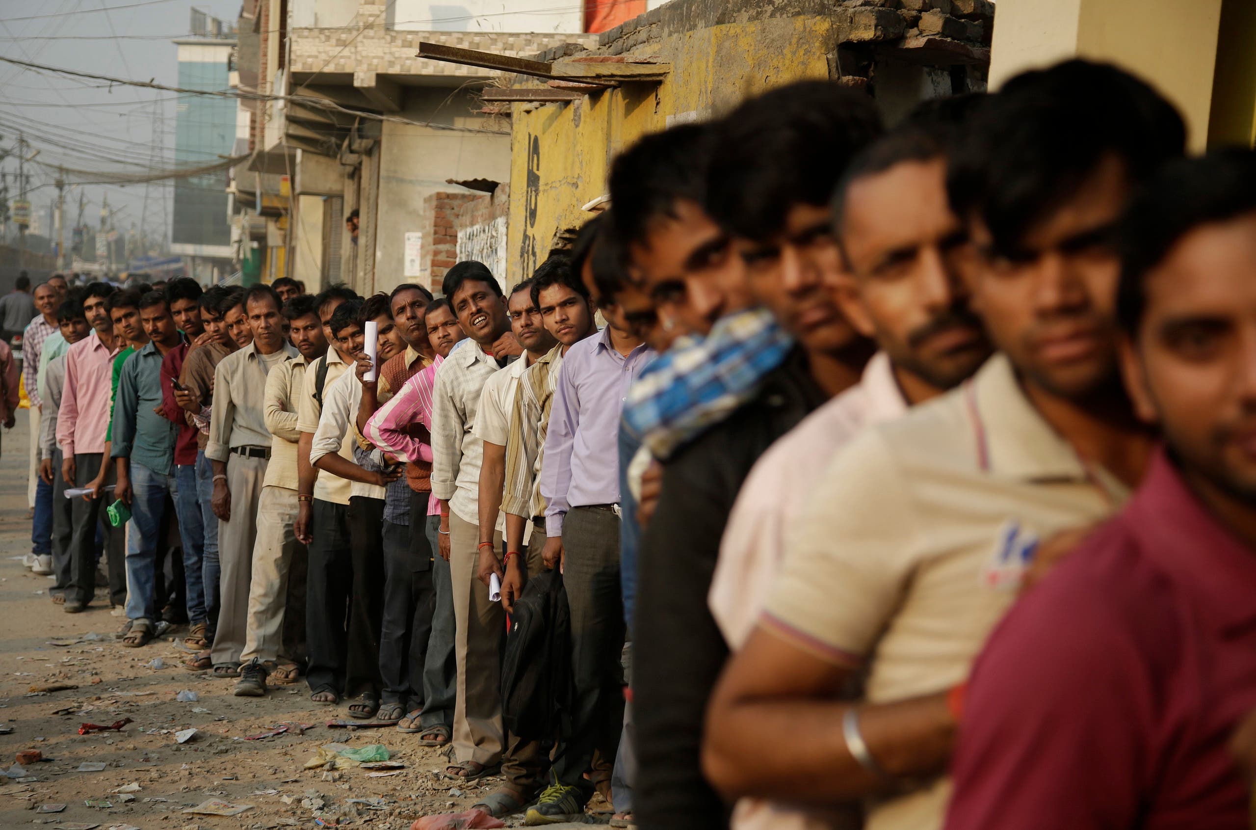 Indians stand in a queue to deposit and exchange discontinued currency notes outside a bank in New Delhi on Nov. 13, 2016. (AP)