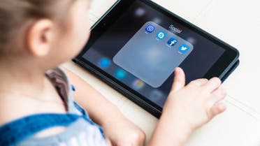 Children phone ipad. (Shutterstock)