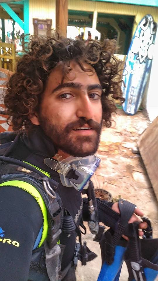 الغطاس محمد هاني الذي كشف الواقعة والتقط الصور