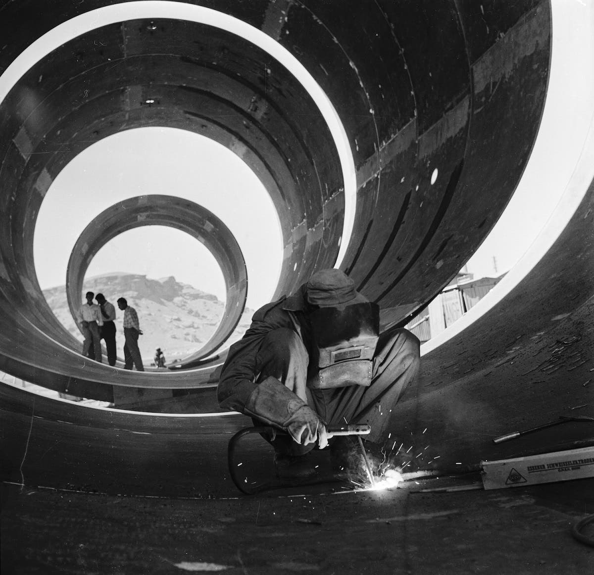 Latif Al Ani. Construction for the Darbandikhan water supply pipeline project (Gelatin silver negative on cellulose acetate film, Baghdad, Iraq 1961)