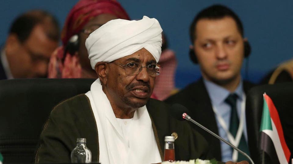 البشير يحل حكومة الوفاق الوطني في السودان
