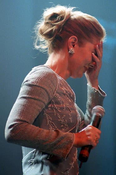 Iranian singer Googoosh, whose real name is Faegheh Atashin, cries while performing during her first public appearance in 21 years at Air Canada Centre 29 July 2000 in Toronto. (AFP)