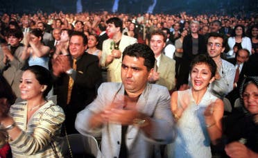 The crowd at the Air Canada Centre greet Iranian singer Googoosh at her first public appearance in 21 years 29 July 2000 in Toronto. (AFP)