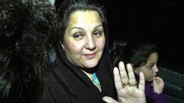 Kulsoom Nawaz (R) waves as she leaves to join her husband for the Saudi Arabia flight from Islamabad on 10 December 2000. (AFP)