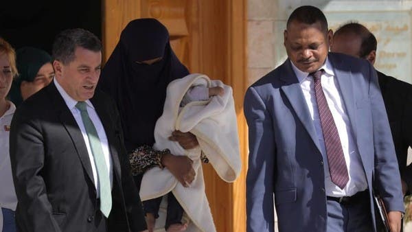 شاهد سودانية داعشية مع طفلها بالقامشلي.. وهذا مصيرها
