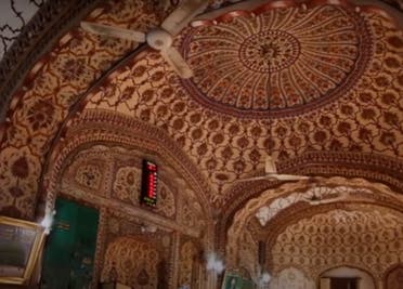 Built in 1753, the mosque is situated in the popular Kashmiri Bazaar and features three golden domes.