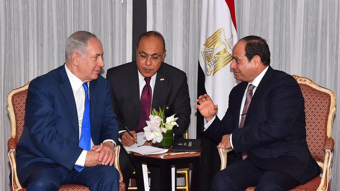 A handout released by the Egyptian Presidency shows Benjamin Netanyahu (L) with President al-Sisi in New York on September 18, 2017. (File photo: AFP)