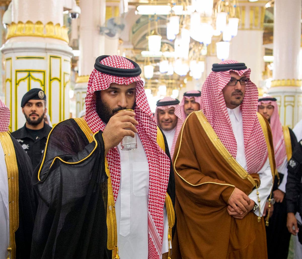 The King and Crown Prince then performed prayers at the mosque.