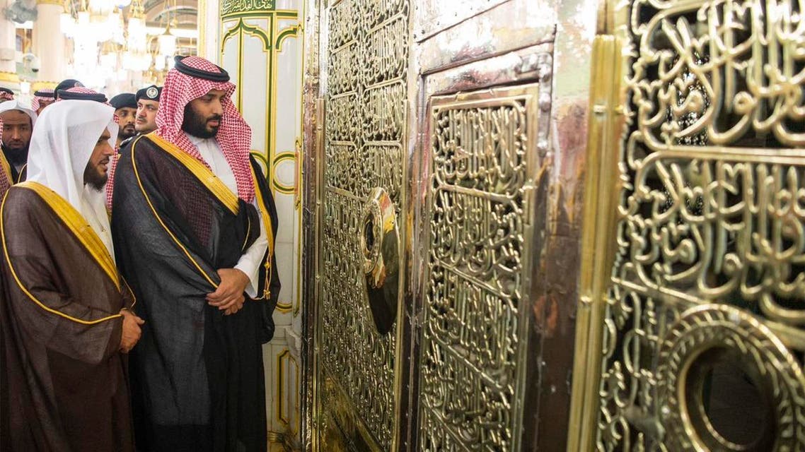 The King and Crown Prince then performed prayers at the mosque.