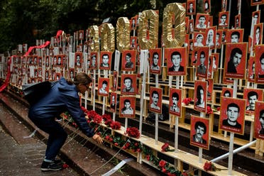 صور لضحايا الإعدامات في إيران أمام مقر الأمم المتحدة