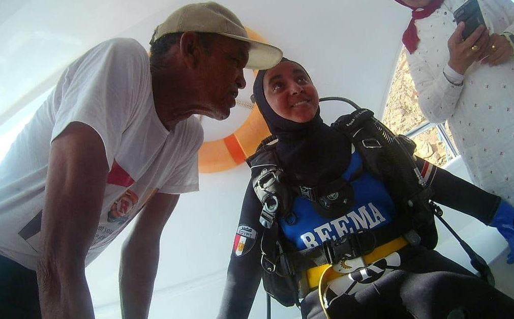Egyptian girl diver breaking world record. (Supplied)