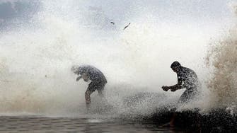 Cyclone batters Eastern India, 300,000 evacuated 