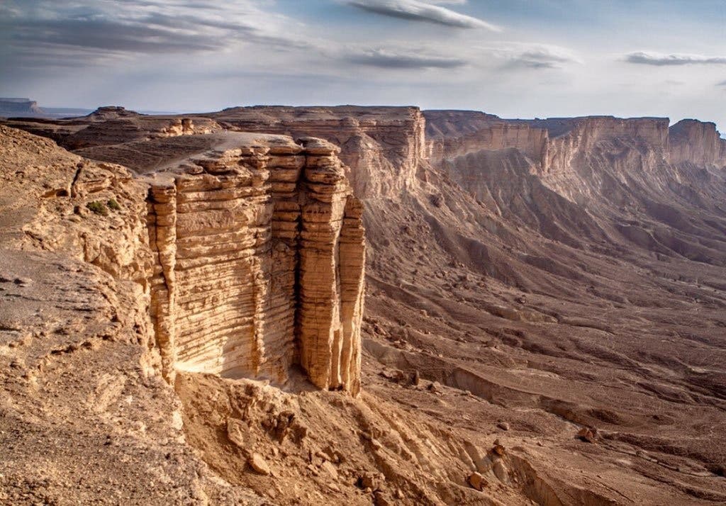 Saudi Crown Prince likens formidable Mount Tuwaiq to Saudi strength ...