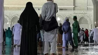 السعودية.. شاهد أمطاراً غزيرة تغسل المسجد النبوي