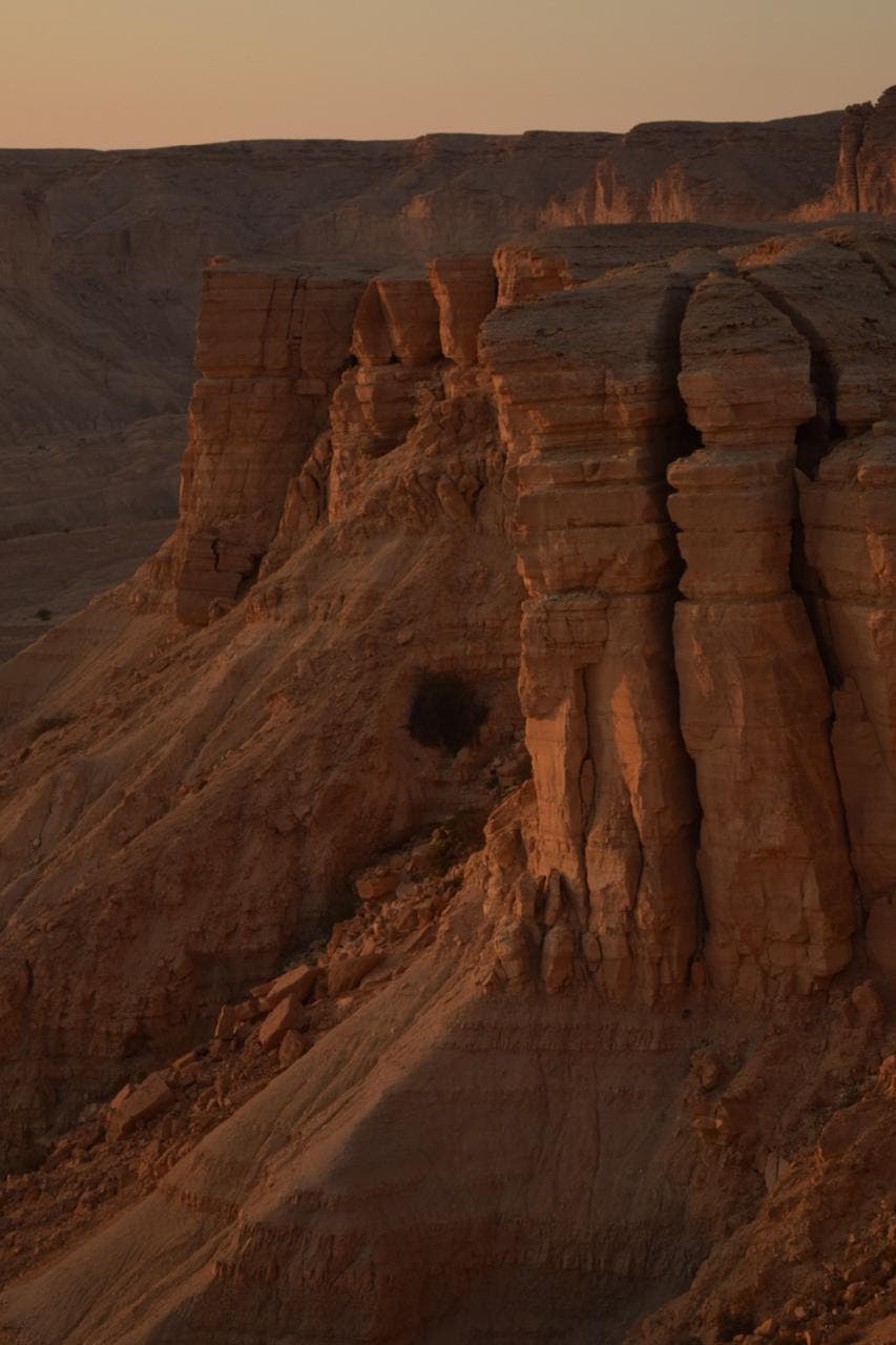 جبل طويق كما جسده عشاق التصوير الضوئي