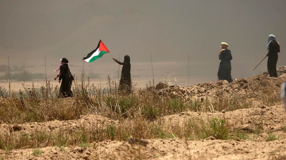A Palestinian women waves her national flag (AFP)
