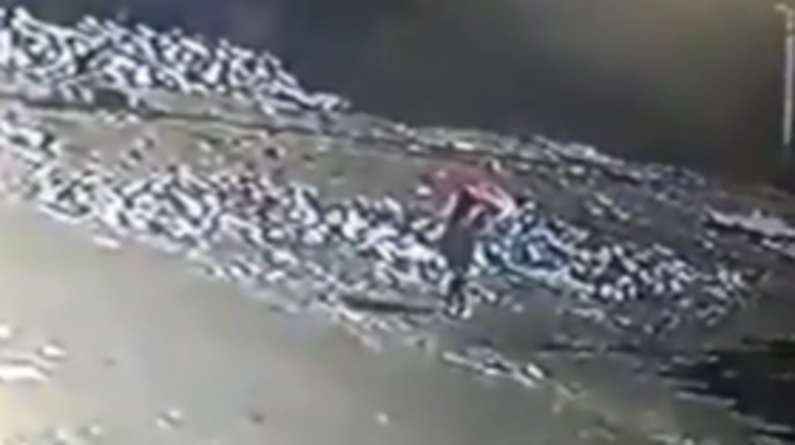 iraqi girl falls (Screen grab)