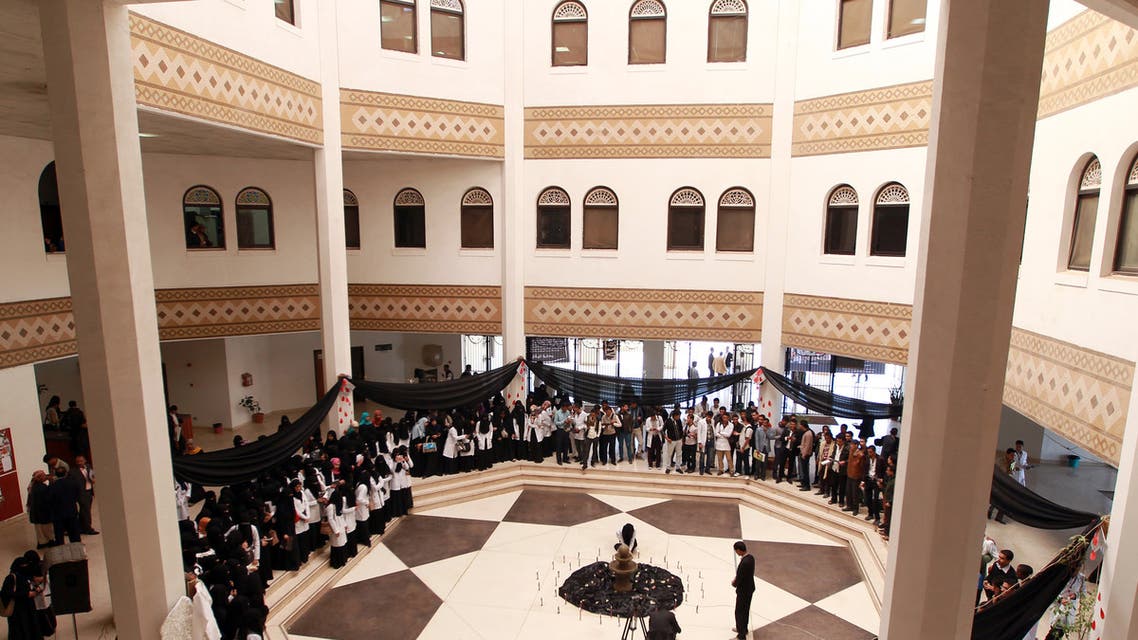 Yemeni university students at the School of Medicine in Sanaa attend a ceremony to commemorate the first anniversary of the victims of a suicide attack that targeted the Yemeni Defense Ministry killing many that worked in a hospital within the complex on December 4, 2014. A suicide bomber rammed an explosives-packed car into the Yemeni defence ministry complex in December 5, 2013, followed by an armed assault in which 52 people died, including seven foreign medical staff. AFP PHOTO / MOHAMMED HUWAIS
