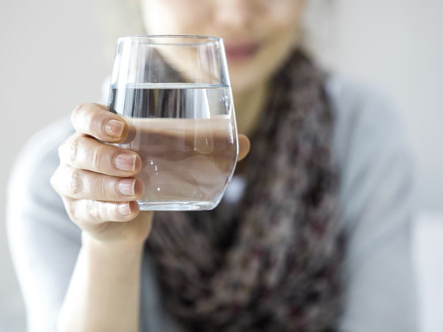 صبور استخلاص تاجر  8 فوائد صحية لشرب الماء.. لكن ما الكمية المناسبة؟