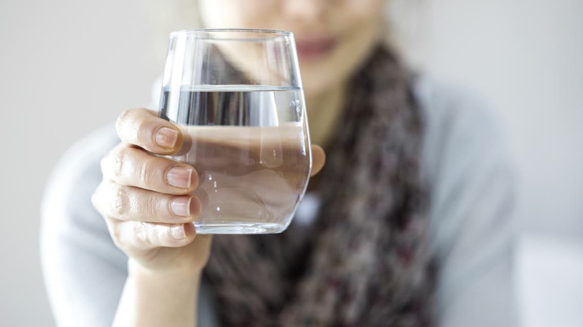 8 فوائد صحية لشرب الماء.. لكن ما الكمية المناسبة؟