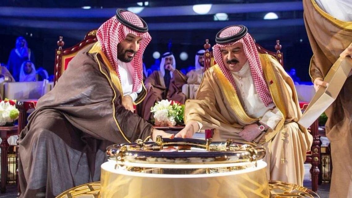تدشين انابيب النفط