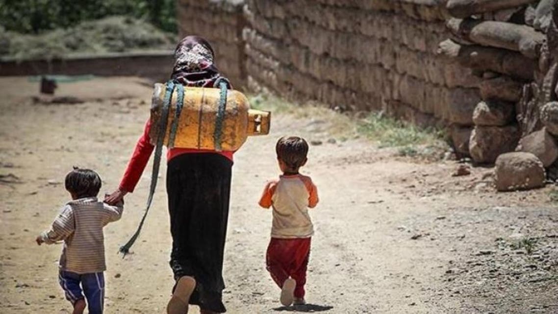 الفقر يتسع في إيران.. وتكاليف المعيشة تقفز بـ80%