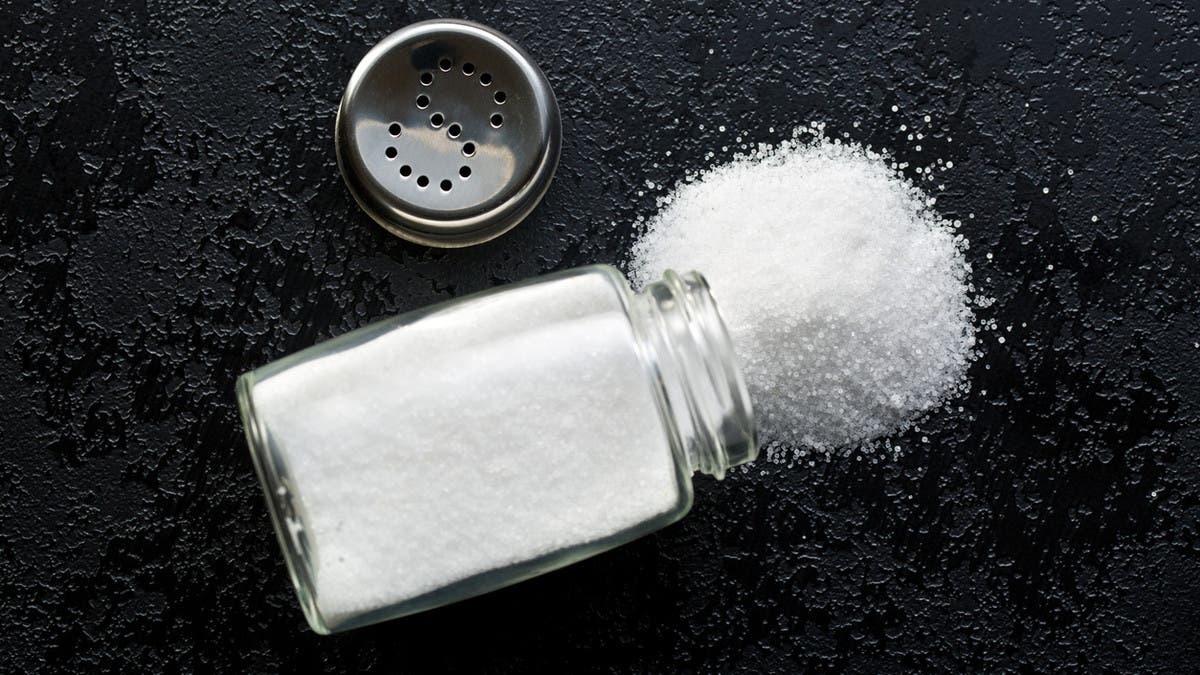 Γνωρίζατε ότι βάζουμε αλάτι στο φαγητό μας με λάθος και επιβλαβή τρόπο;