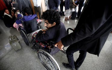 جرحى الحوثي في مطار صنعاء (3 ديسمبر - رويترز)