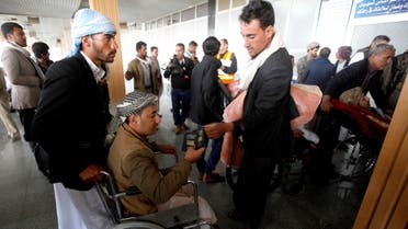جرحى الحوثي في مطار صنعاء (3 ديسمبر - رويترز)