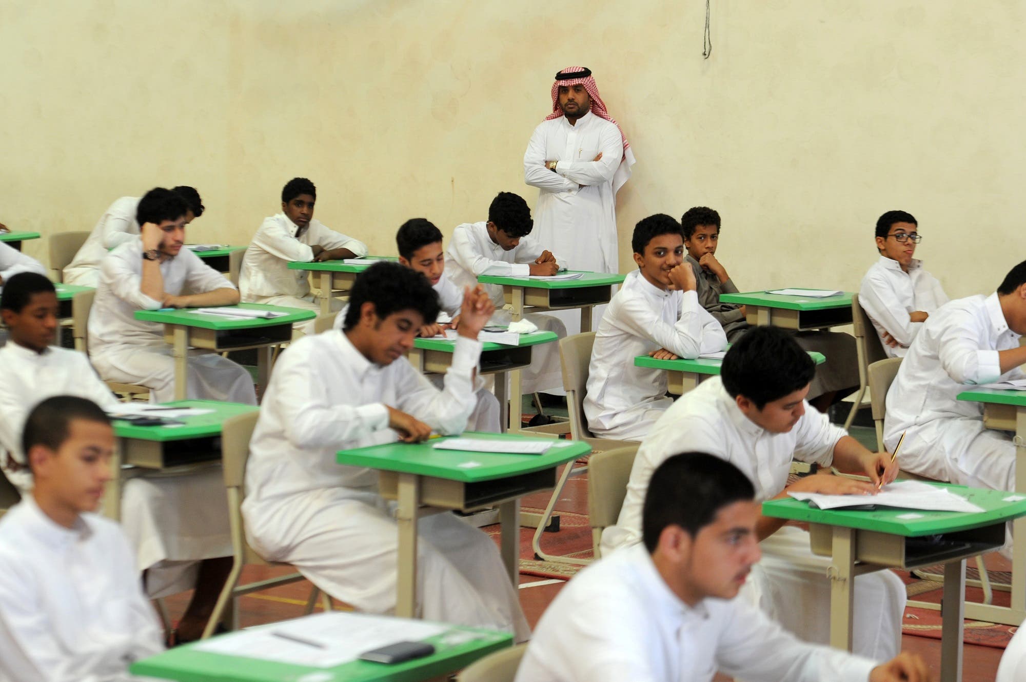 Saudi students sit for their final high school exams in Jeddah on May 24, 2015. (File photo: AFP)