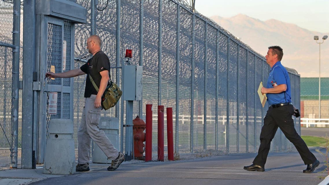 Employees enter the Utah State Prison woman facility in Draper, Utah, on September 19, 2018. (File photo: AFP)