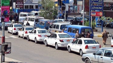 طوابير أمام محطات الوقود في السودان