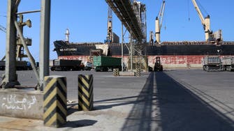 حكومة اليمن: أدخلنا السفن للحديدة رغم نهب الحوثي للنفط