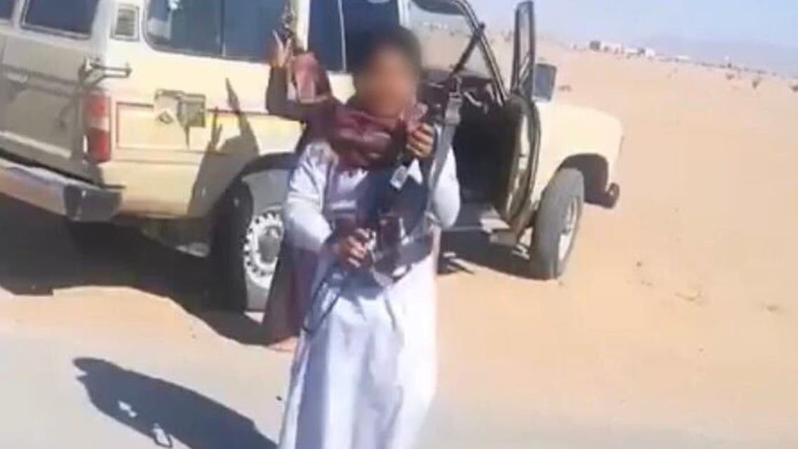 طفل سعودي يلهو برشاش